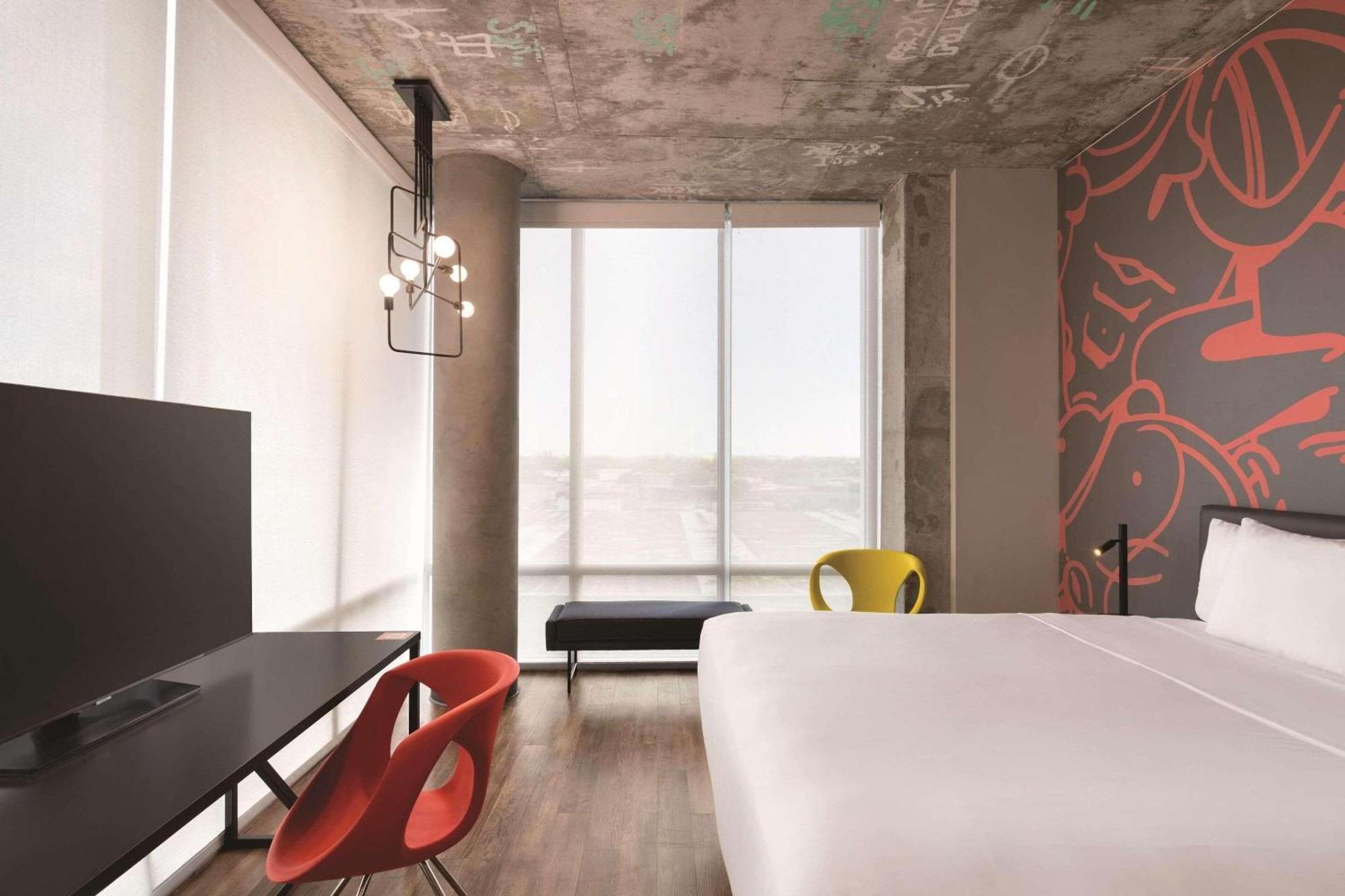 מלון Radisson Red Miami Airport מראה חיצוני תמונה