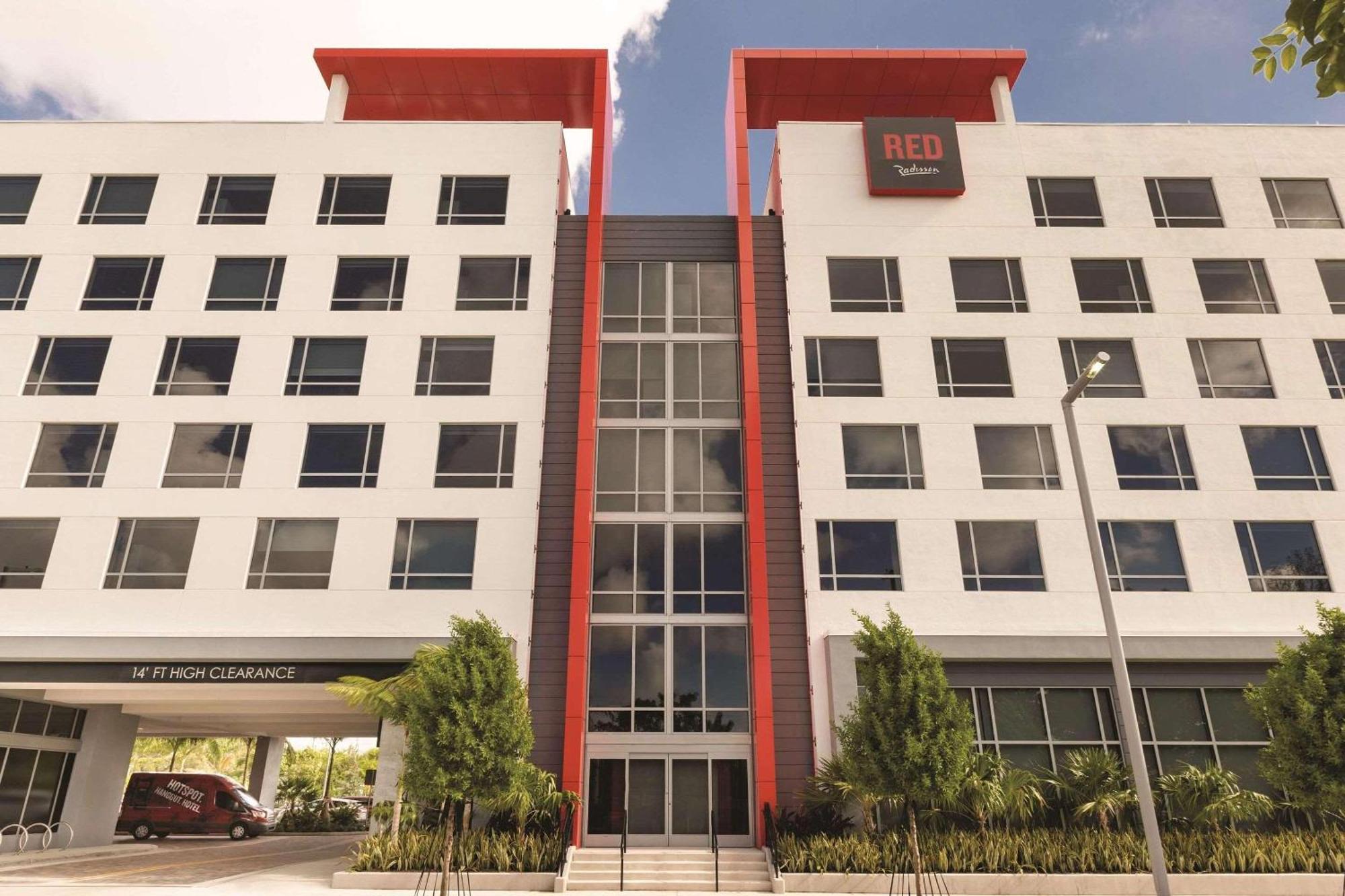 מלון Radisson Red Miami Airport מראה חיצוני תמונה